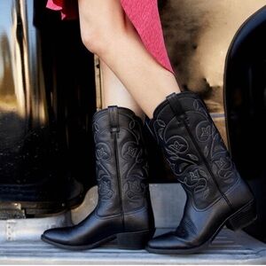 Ariat Black Deertan Leather Heritage R Toe Western Boot 7 Womens